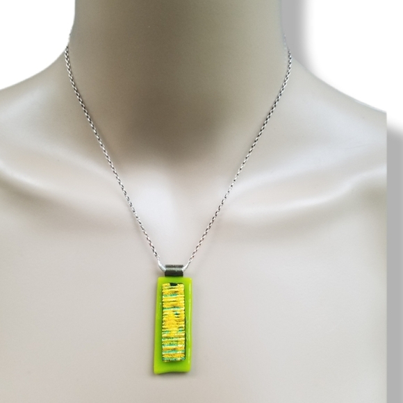 VINTAGE DICHROIC ART GLASS PENDANT & STERLING SILVER CHAIN NECKLACE - Picture 1 of 7